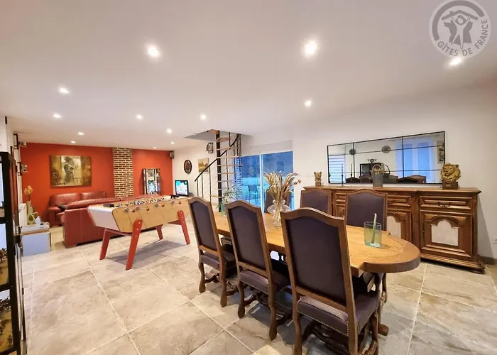 Hébergement de vacances Charmante Maison Mitoyenne Avec Jardin, Proche Forêt, Animaux Admis, Parking&wifi - Fr-1-510-203 *