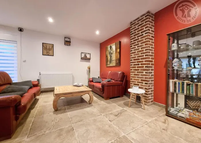 Hébergement de vacances Charmante Maison Mitoyenne Avec Jardin, Proche Forêt, Animaux Admis, Parking&wifi - Fr-1-510-203 *